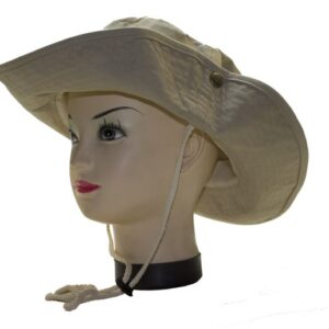 96- E GORRO PESCADOR BEIGE C/ CORDON Y BROCHE
